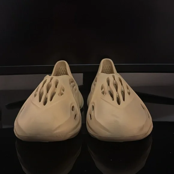 adidas Yeezy Foam RNR - Picture 2 of 6